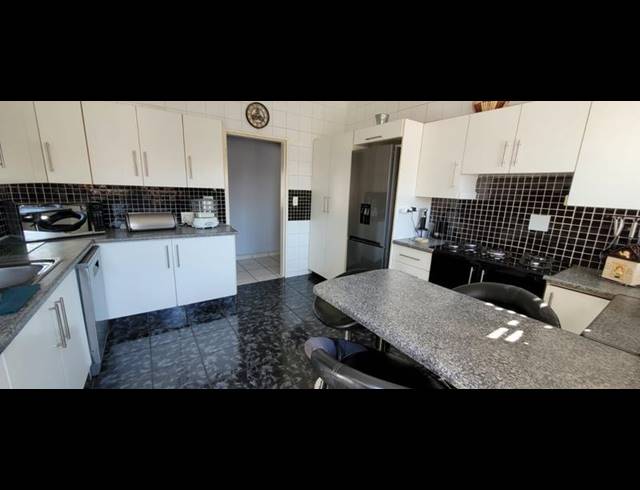 3 BEDROOM HOUSE FOR SALE IN BRACKENHURST